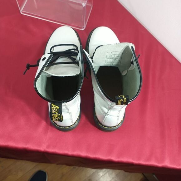Dr. Doc Martens 1460 Womens Size 10 White Patent Leather 8 Eyelet Combat Boots. - Picture 10 of 14